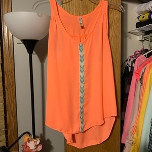 Tank top with accent